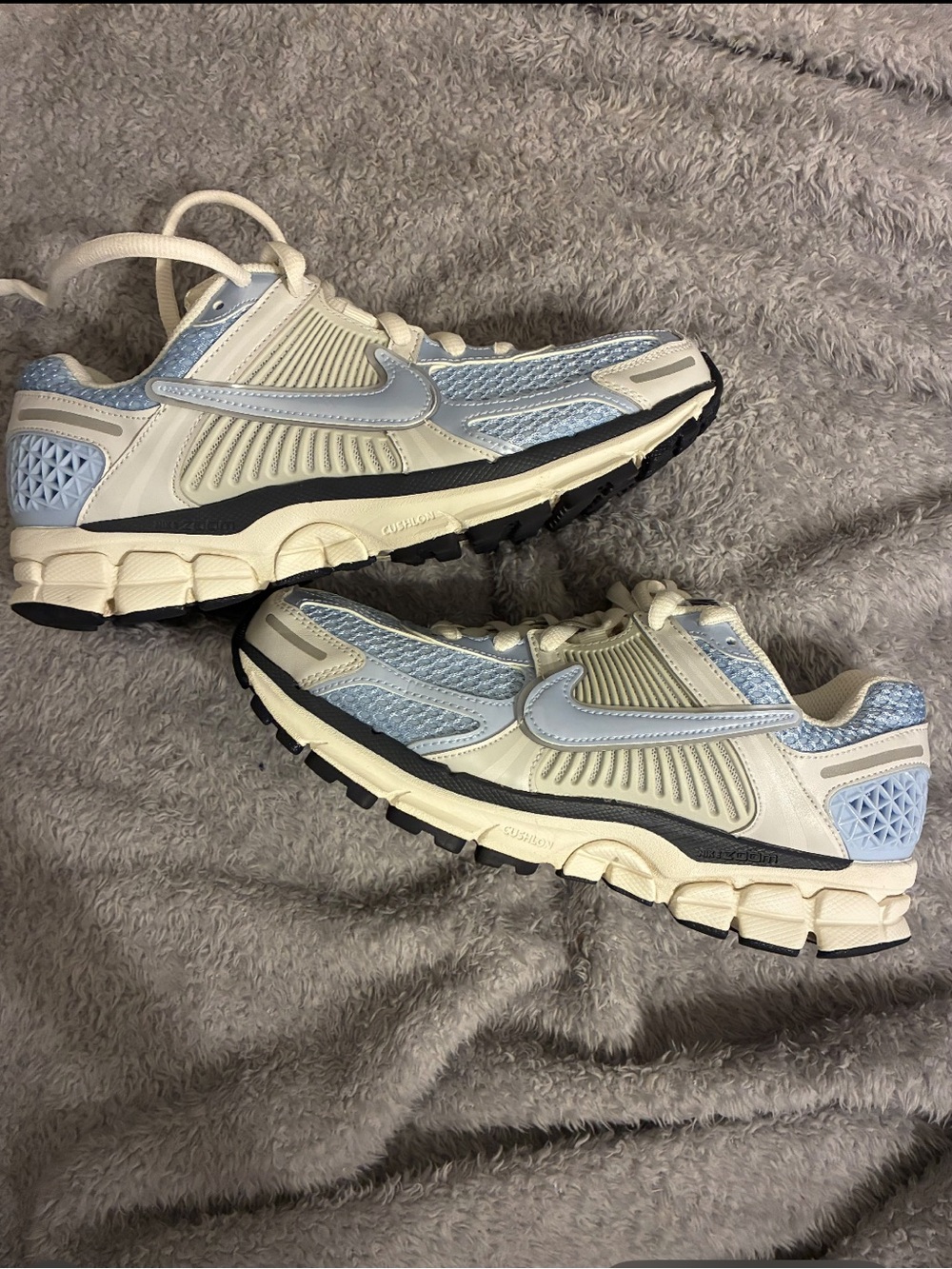 [FJ4588-025| Very Rare Womens Nike Zoom Vomero 5 'Royal Tint Running Shoes Size